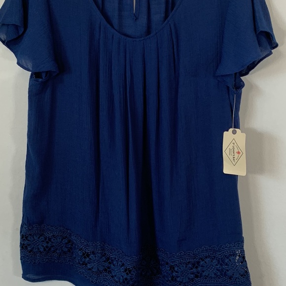 St. John’s Bay NWT Hi-Low Hemline Floral Embroidery Womens Size L Pleated Blouse - Picture 3 of 15